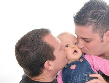 ΣΥΡΙΖΑ: Ζητά την θεσμοθέτηση του γάμου ομοφυλόφιλων και υιοθεσία από ομοφυλόφιλα ζευγάρια